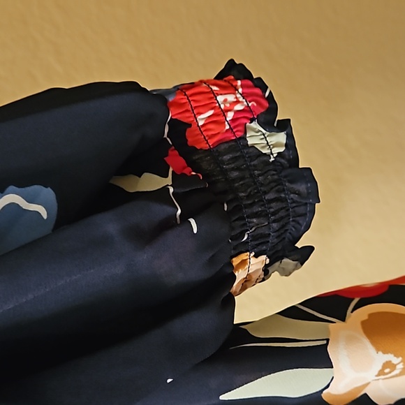 Ann Taylor Factory, Navy Print Top, XS - Picture 5 of 6